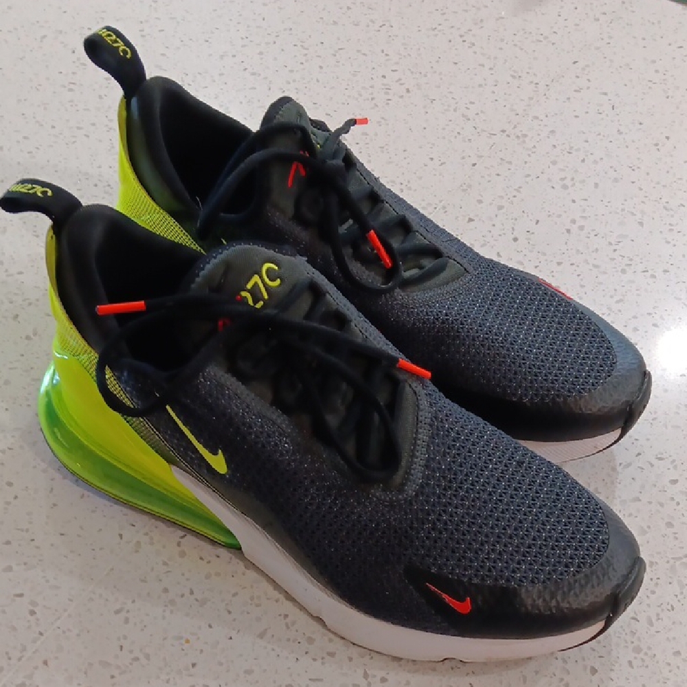 Great Condition Black And Lime Green Accent Nike Air 270